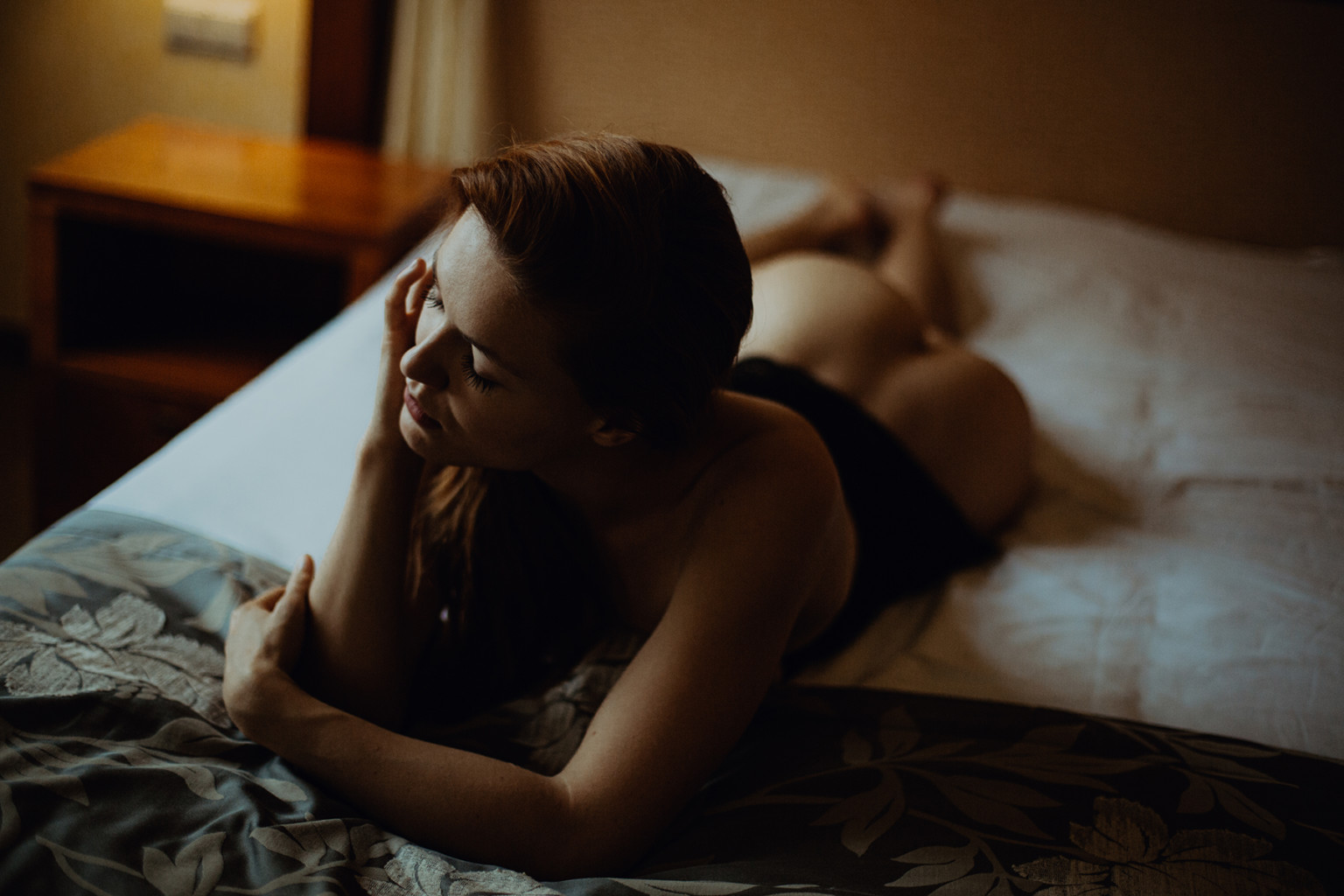 http://blueberrycorner.com/wp-content/uploads/2020/10/boudoir-intimate-photographer-prague-blueberry-corner-czechmodel-32-sur-148-1536x1024.jpg