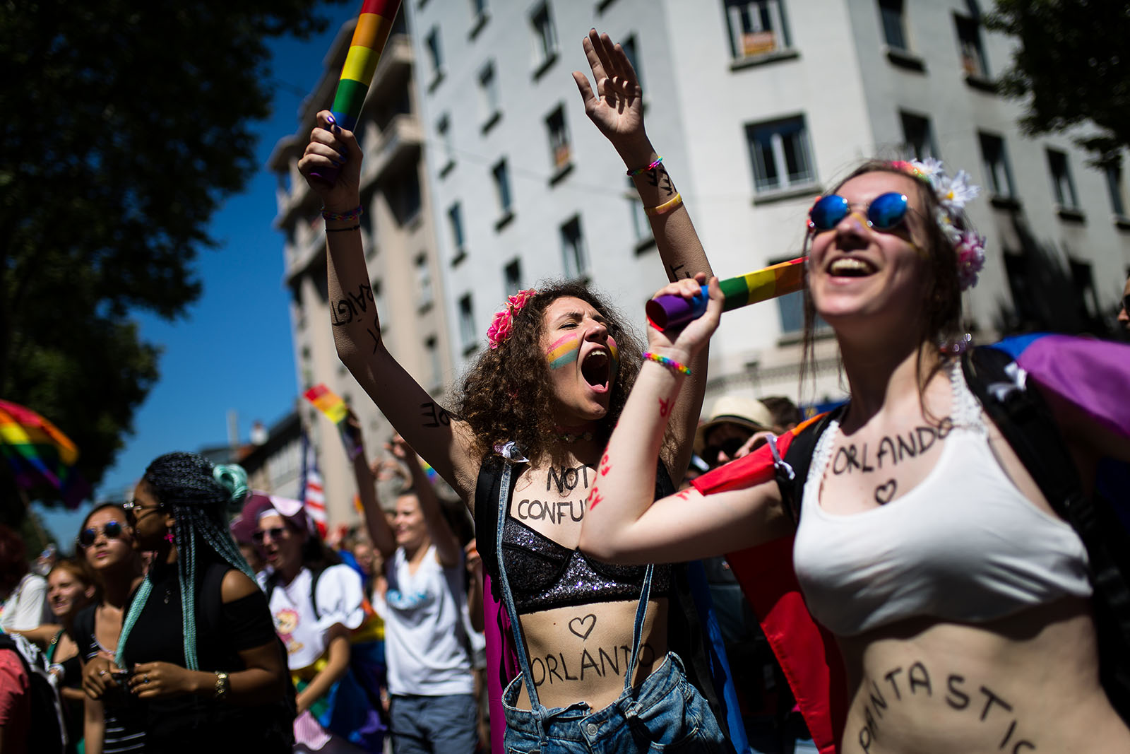 Marche de la fierté à Lyon 2016 lesbienne gay bi sexuel trans sexuel