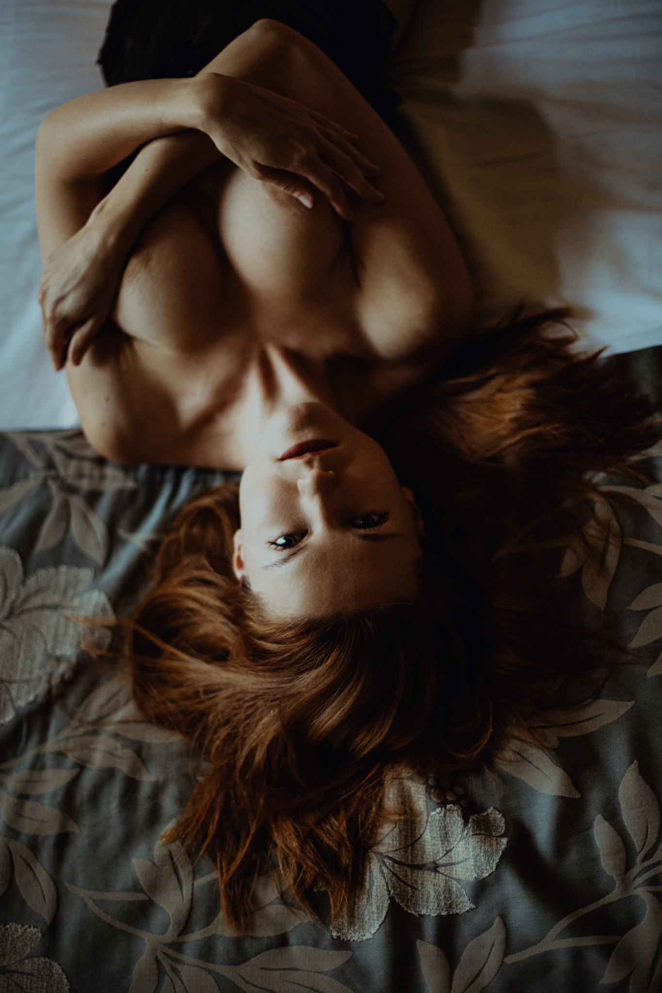 https://blueberrycorner.com/wp-content/uploads/2020/10/boudoir-intimate-photographer-prague-blueberry-corner-czechmodel-43-sur-148-1365x2048.jpg