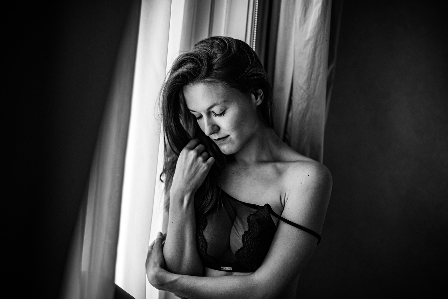 https://blueberrycorner.com/wp-content/uploads/2020/10/boudoir-intimate-photographer-prague-blueberry-corner-czechmodel-63-sur-148-1536x1024.jpg