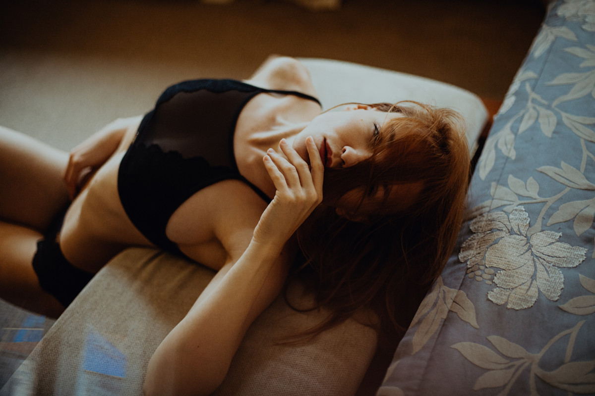 https://blueberrycorner.com/wp-content/uploads/2020/10/boudoir-intimate-photographer-prague-blueberry-corner-czechmodel-73-sur-148-1200x800.jpg