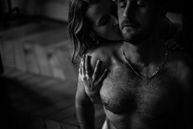 https://blueberrycorner.com/wp-content/uploads/2021/01/photographe-boudoir-couple-intime-pornart-erotique-110-sur-367-768x512.jpg