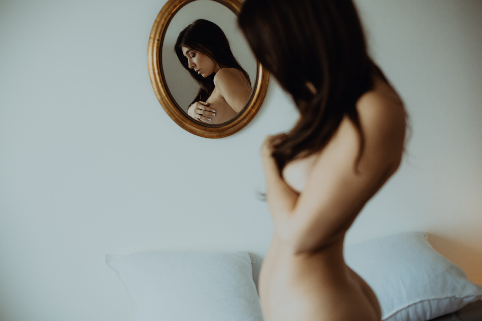 https://blueberrycorner.com/wp-content/uploads/2021/11/photographe-boudoir-femme-intime-sensuelle-lyon-115-sur-126-1-1536x1024.jpg