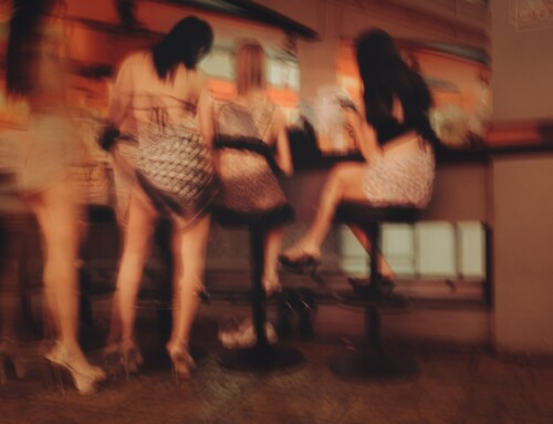 MAISONS CLOSES : ET SI ON REGARDAIT LE SUJET SANS ROUGIR ?